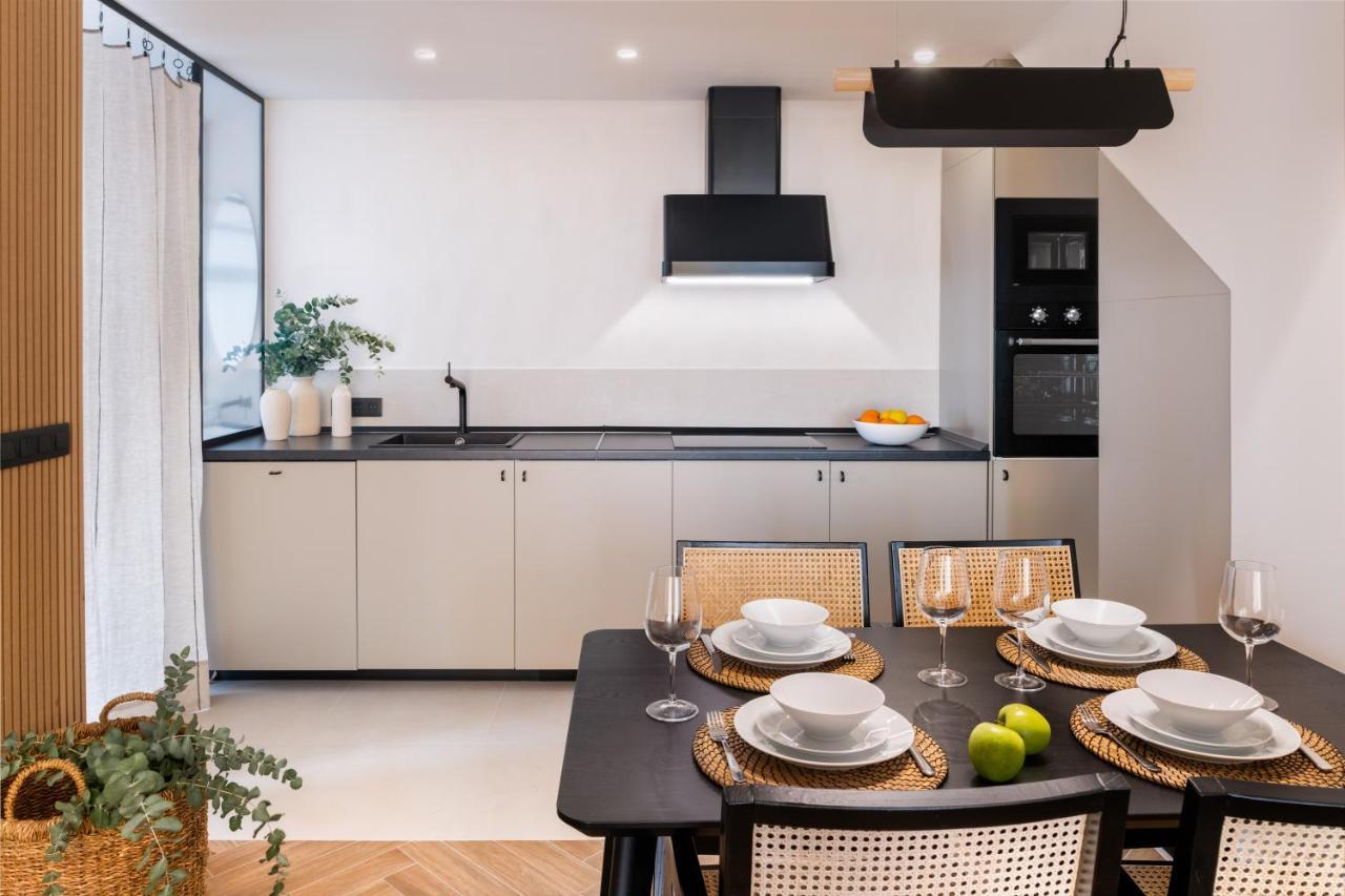 Magno Apartments Robles With Jacuzzi And Private Parking Sevilla Exteriör bild