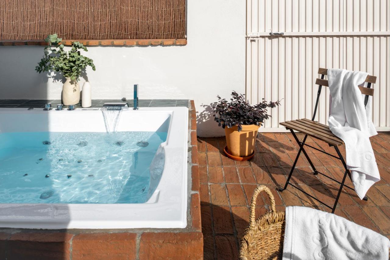 Magno Apartments Robles With Jacuzzi And Private Parking Sevilla Exteriör bild