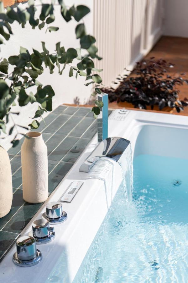 Magno Apartments Robles With Jacuzzi And Private Parking Sevilla Exteriör bild